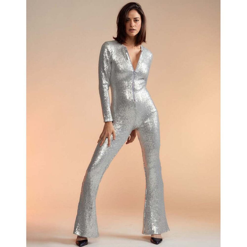 πͺ©π70s GLAM DISCO ERAππͺ© Cynthia Rowley Sequin Flared Jumpsuit in Silver - Picture 8 of 16